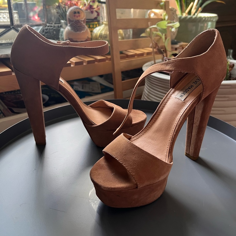 Steve Madden Tan Platform Heels - Picture 2 of 10